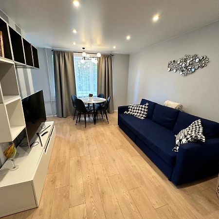 Parkside Escape: Stylish 1-Br Apartment Rīga Exterior foto