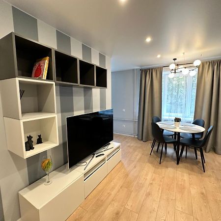 Parkside Escape: Stylish 1-Br Apartment Rīga Exterior foto