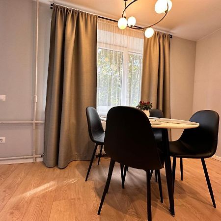 Parkside Escape: Stylish 1-Br Apartment Rīga Exterior foto