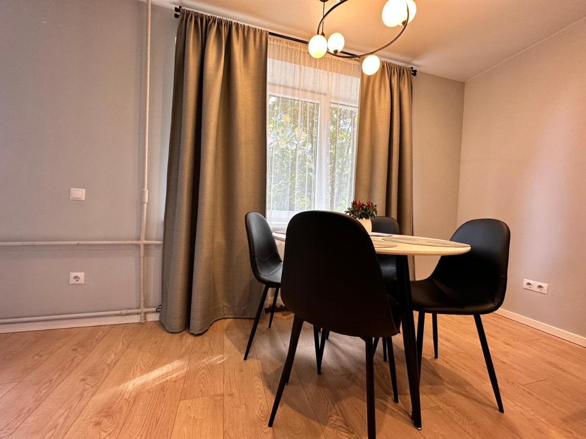 Parkside Escape: Stylish 1-Br Apartment Rīga Exterior foto