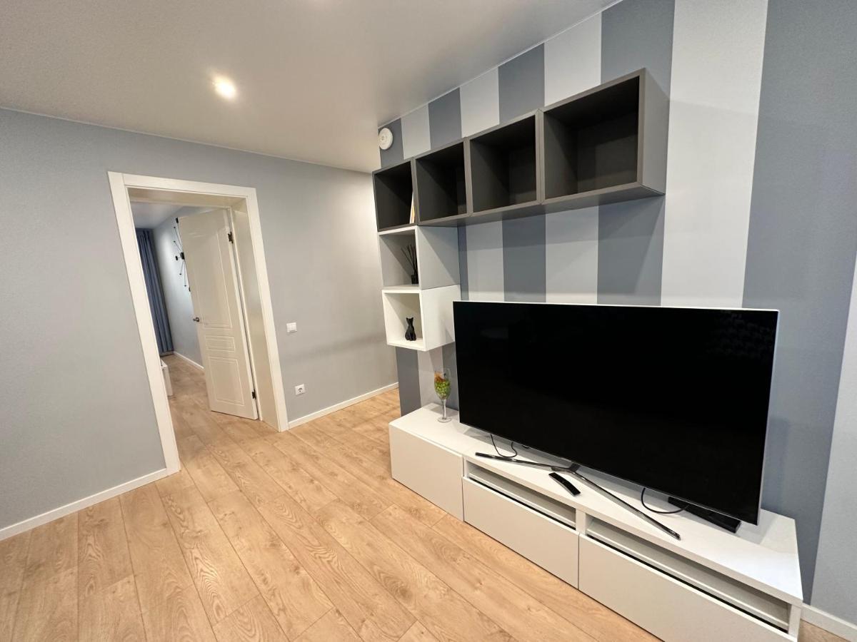 Parkside Escape: Stylish 1-Br Apartment Rīga Exterior foto